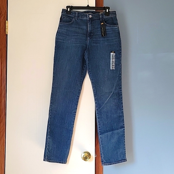 🆕️ Lee Women's Relaxed Fit Straight Leg High Rise Jeans Size 8 Medium - Picture 1 of 10